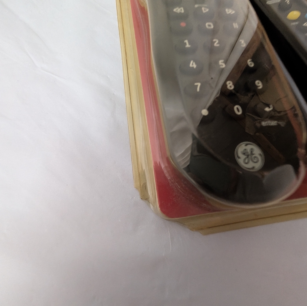 GE Universal Remote Control Set - Picture 7 of 7